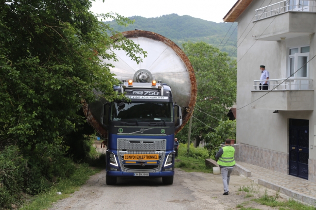 Dev kazanların İstanbul'dan Ankara'ya zorlu nakliyesi